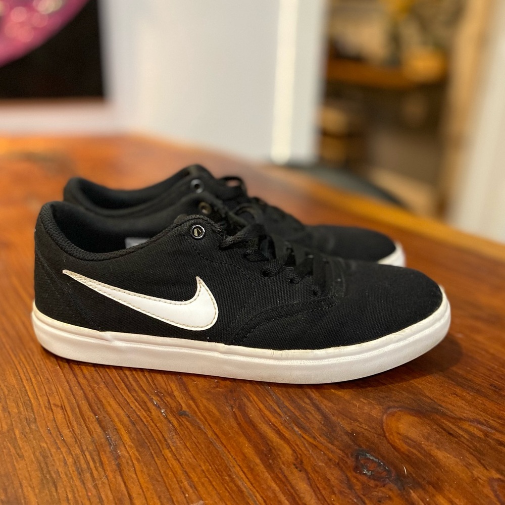 Nike Casual Shoes — Women’s 8